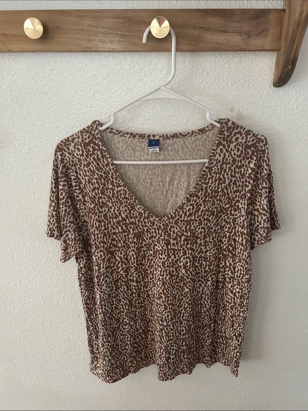 Old Navy Luxe Brown and Cream Leopard V-Neck Short Sleeve Tee